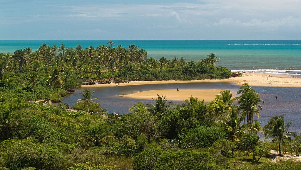praia e rio de Caraíva