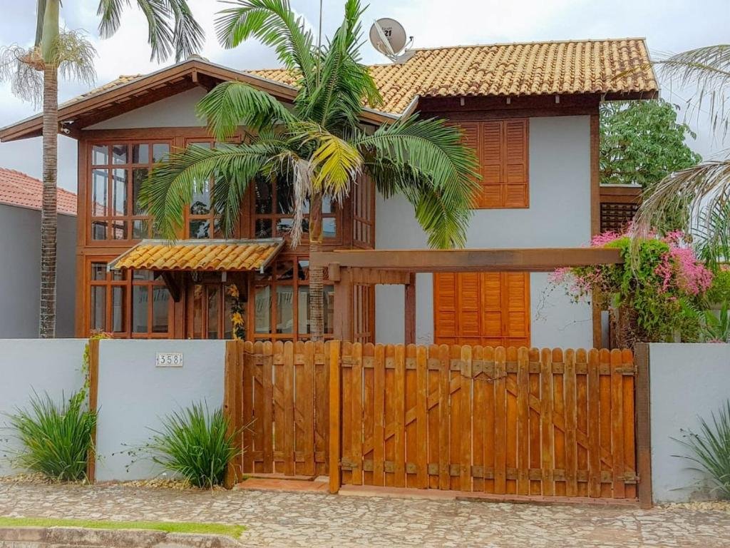 Casa com Piscina