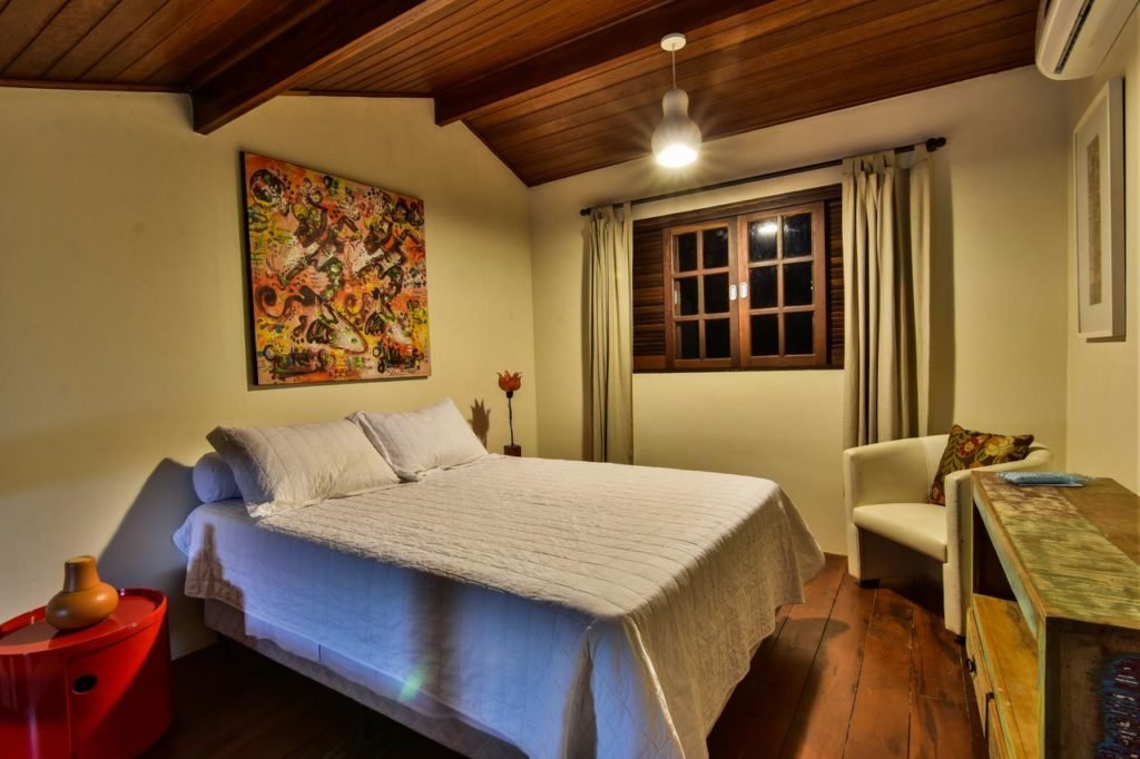 Quarto aconchegante no Espaço CurAmar