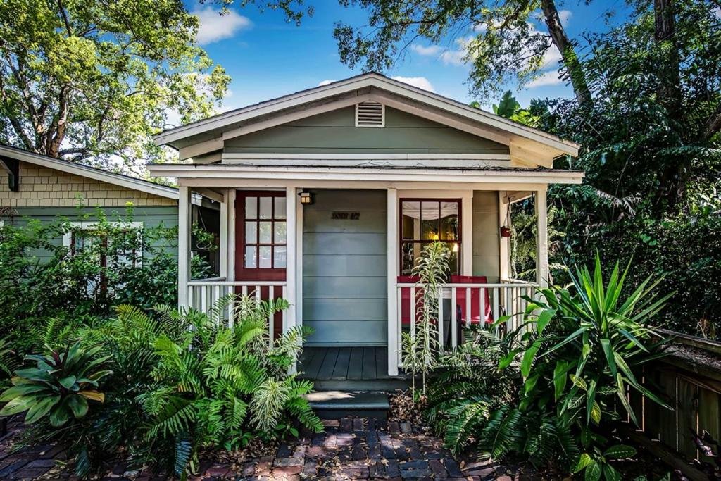 fachada da Erehwon Retreat Charming 1923 Cottage em Tampa