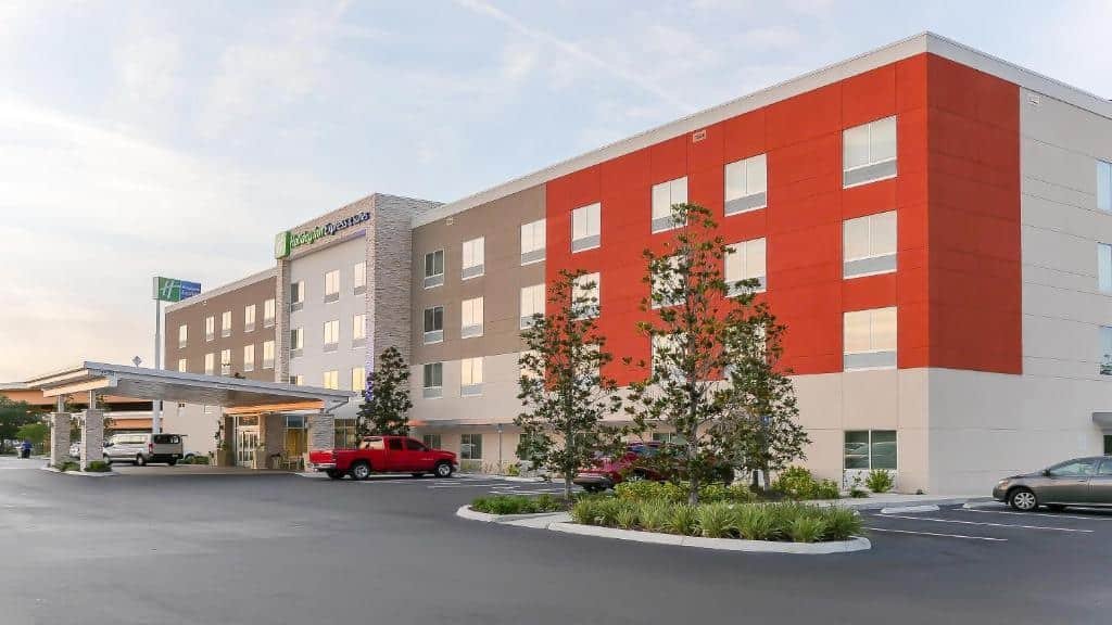 fachada do Holiday Inn Express & Suites - Tampa East - Ybor City, an IHG Hotel em Tampa