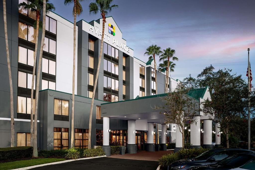 fachada do Hyatt Place Tampa Busch Gardens uma das opções de hotéis em Tampa
