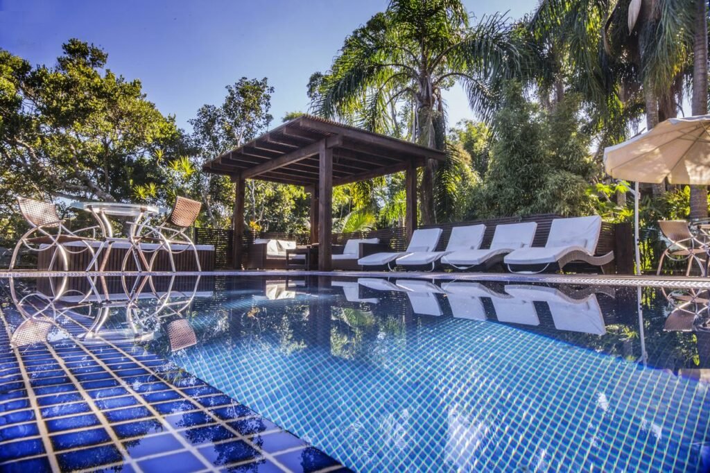 Piscina da Hospedaria das Brisas, uma das pousadas na Praia do Rosa