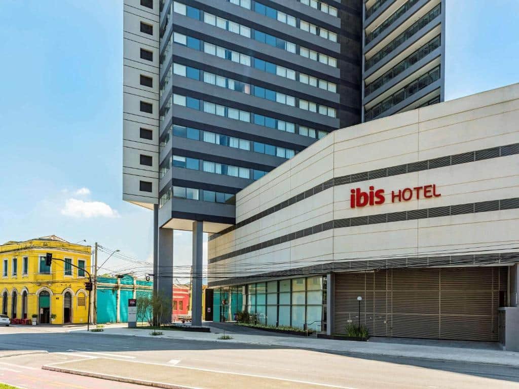 Fachada do ibis Santos Valongo