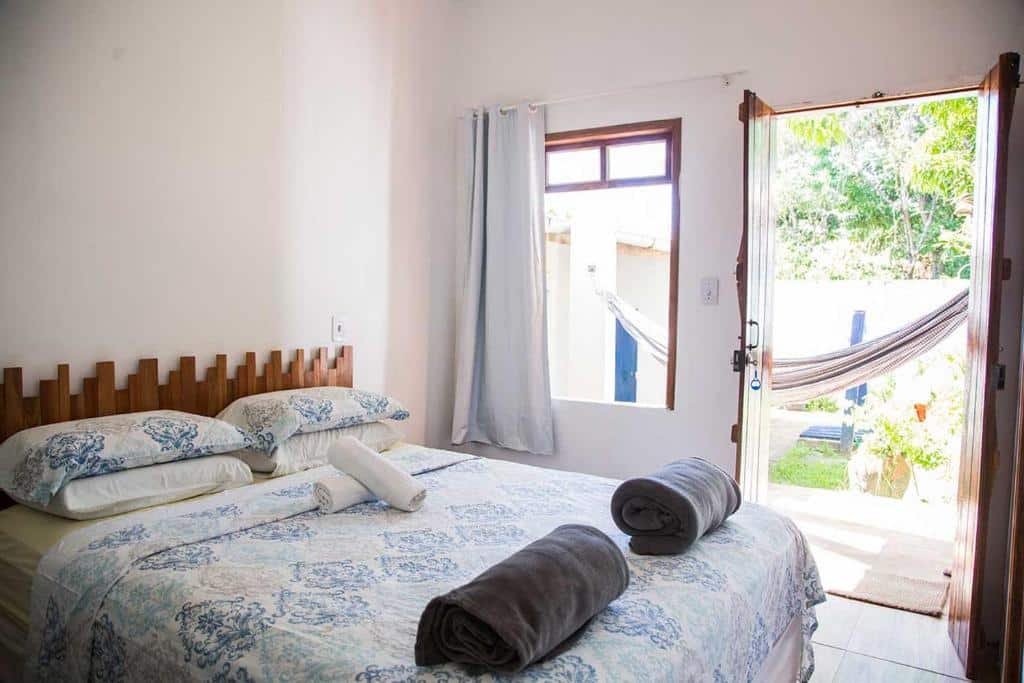Quarto no Mangue Seco Suítes & Bistrô, uma das dicas de pousadas na Linha Verde na Bahia