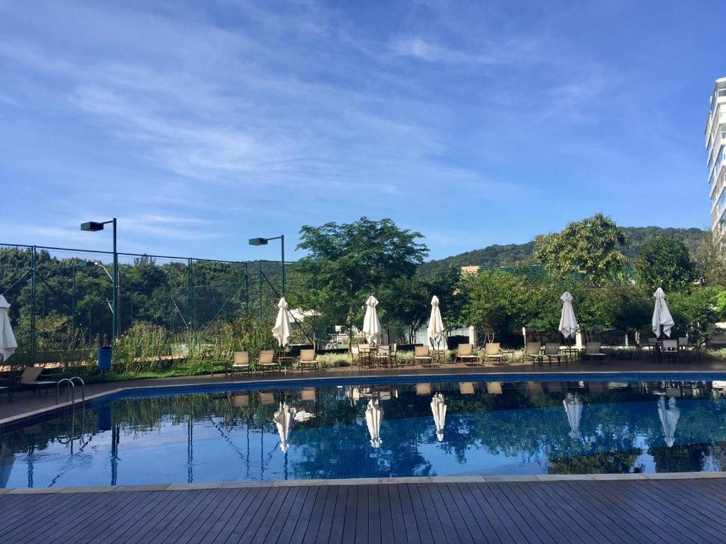 piscina do All Time 4 Suítes Riviera uma das opções de airbnb na Riviera de São Lourenço