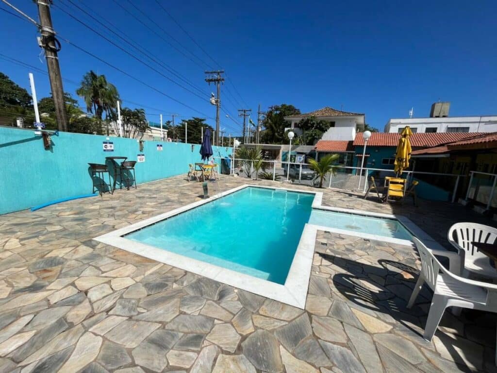 Piscina da Pousada Fast Inn