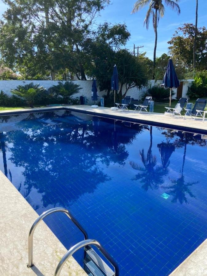 Piscina ampla na Pousada Vila Novo Tempo