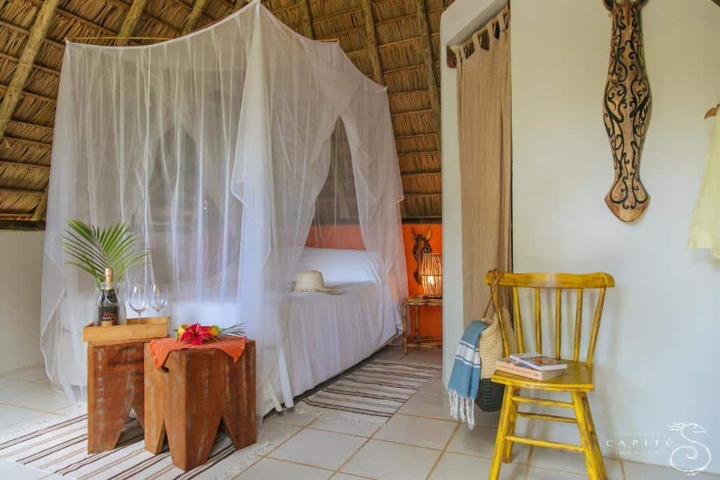 Quarto da Pousada Capitu, em Imbassaí, uma das dicas de pousadas na Linha Verde na Bahia