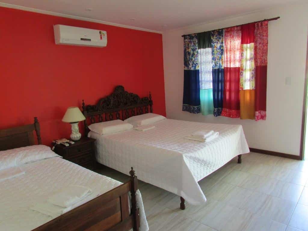 Quarto da Pousada Ipitanga IV, uma das dicas de pousadas na Linha Verde na Bahia