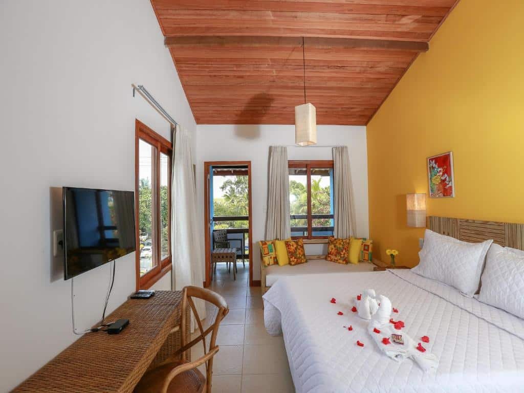 Quarto com varanda na Pousada Paraíso do Forte, uma das pousadas na Linha Verde na Bahia