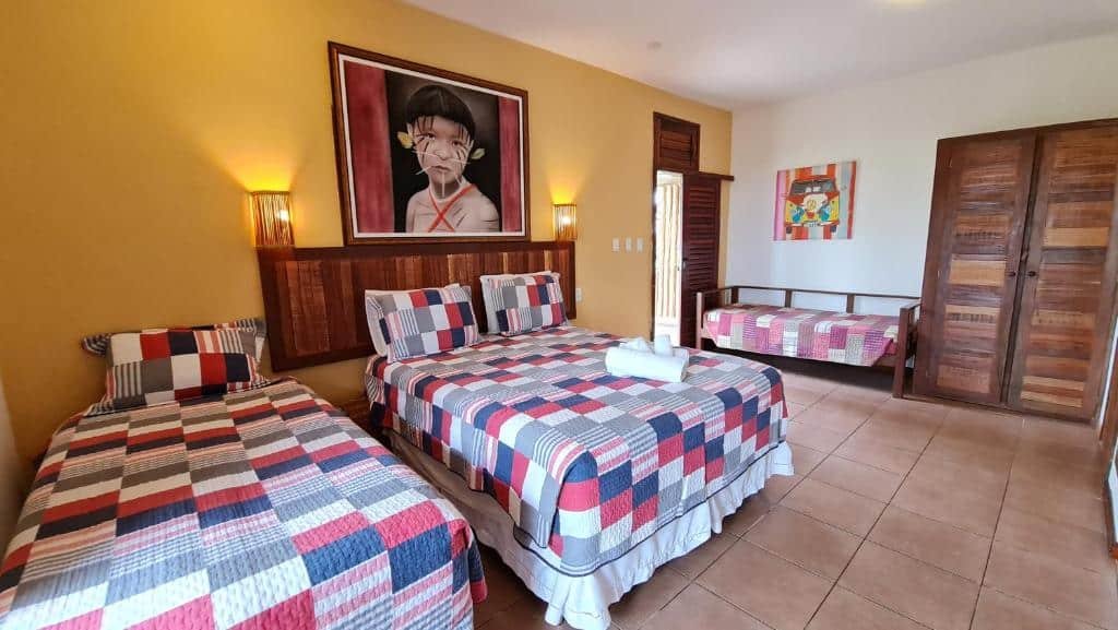 Quarto da Pousada Praia das Ondas, em Itacimirim, uma das pousadas na Linha Verde na Bahia