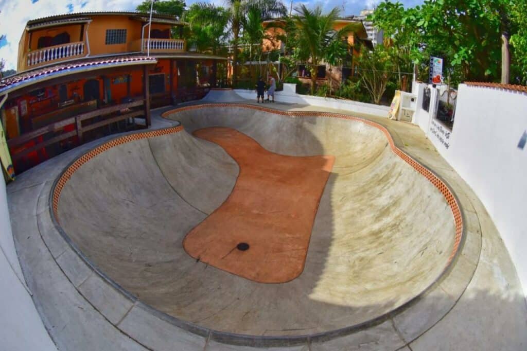 Pista de skate na propriedade da Pousada Praia do Tombo
