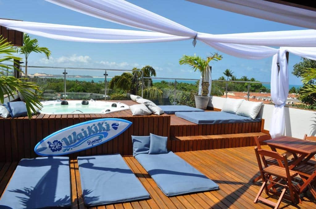 Deck com vista do mar da Pousada Waikiki Boutique
