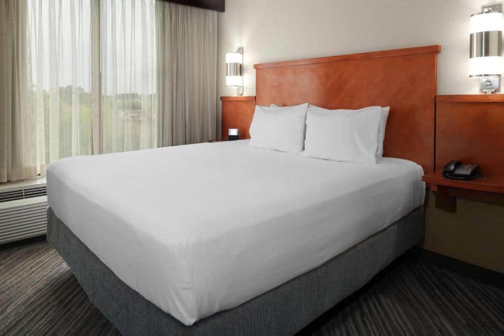 quarto do Hyatt Place Tampa Busch Gardens uma das opções de hotéis em Tampa
