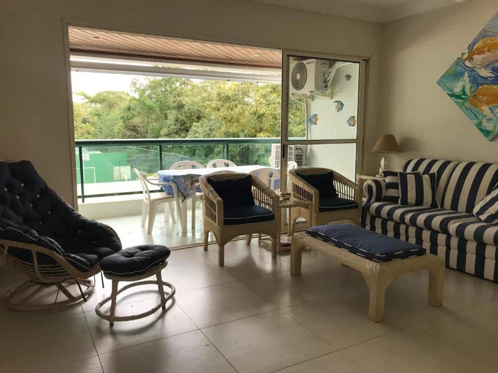 sala com sacada do Apartamento Riviera