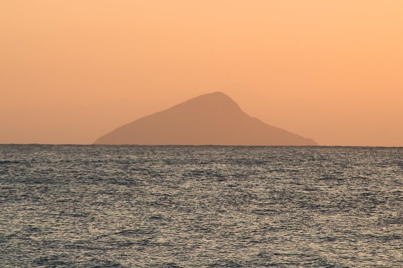 Vista do final da tarde na praia de Paúba, São Sebastião.