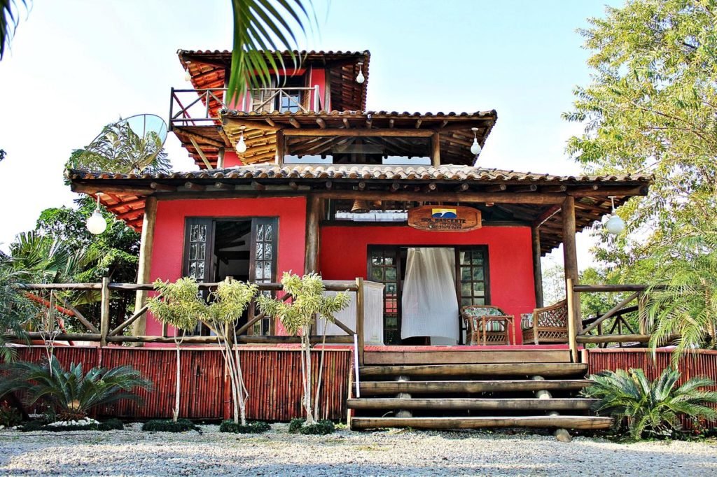 Fachada da pousada Sol Nascente Itamambuca